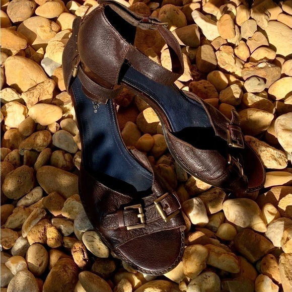 Vintage Aerosole Leather High Heeled Ankle Strap Sandals with Stacked Heel - Picture 5 of 10